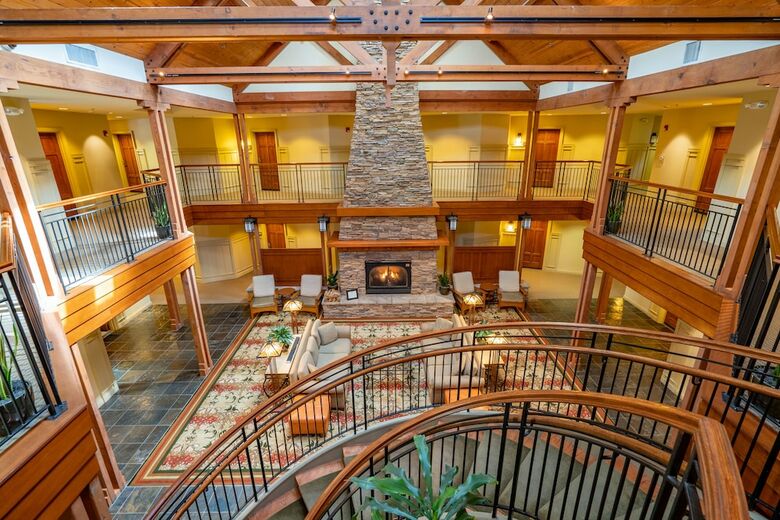 Hotel Avila Village Inn