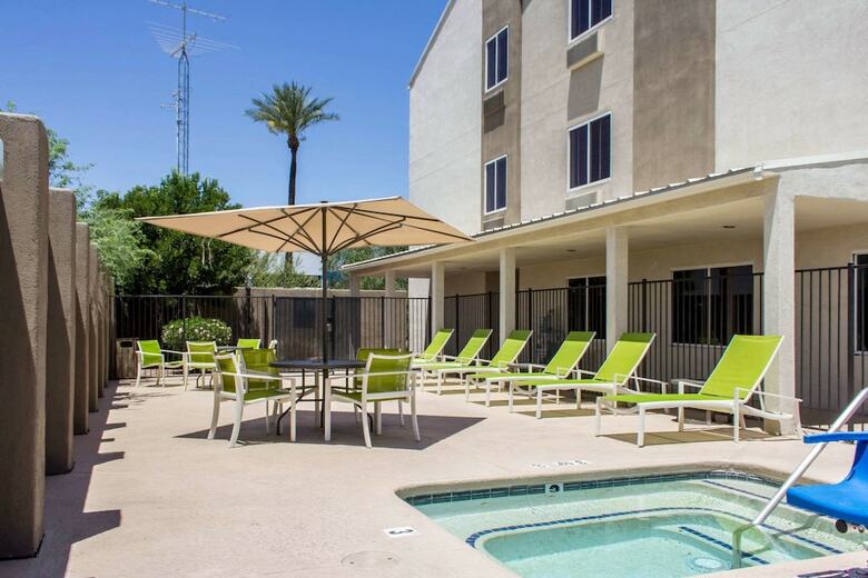 Hotel Comfort Suites At Tucson Mall