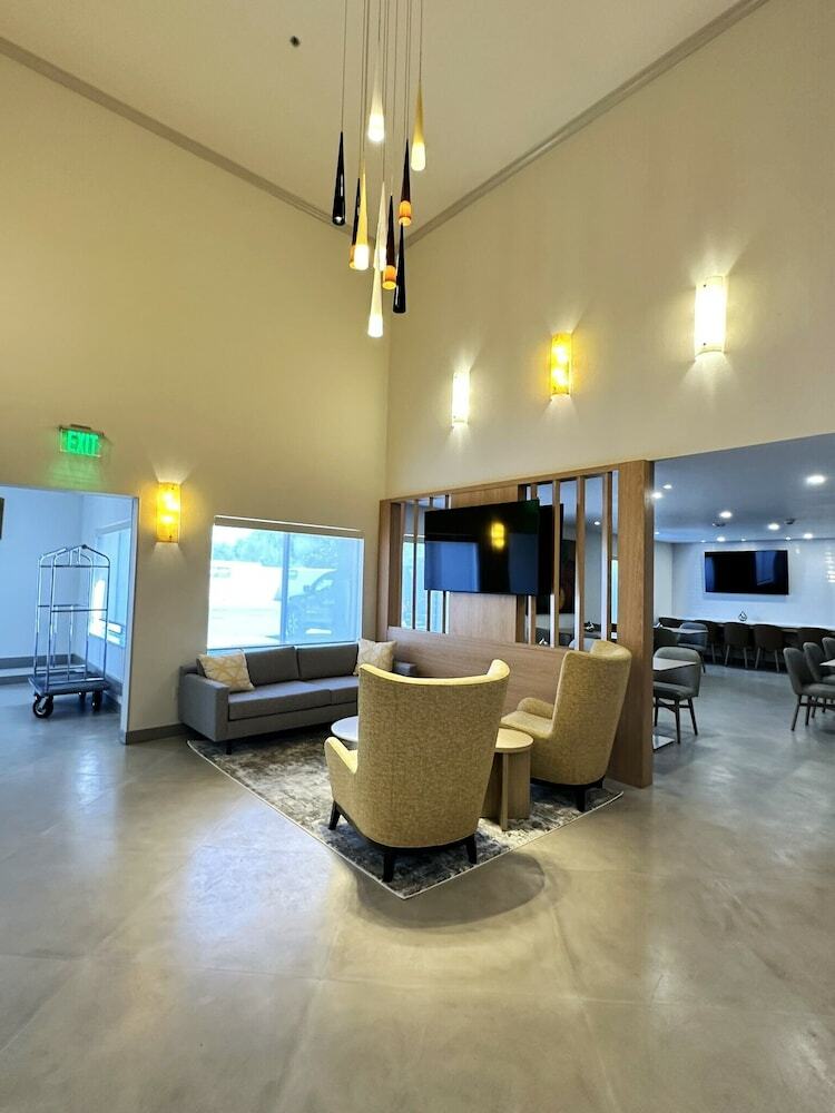 Hotel Comfort Suites At Tucson Mall
