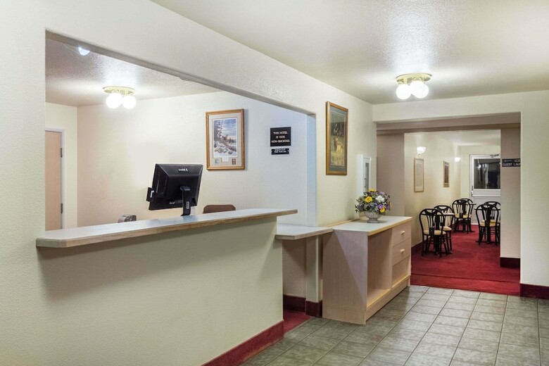 Hotel Super 8 By Wyndham Hamilton
