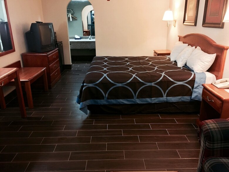 Motel 6 Pensacola - N.a.s.