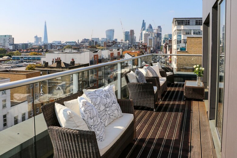 City Courtyard Apartments & Penthouse