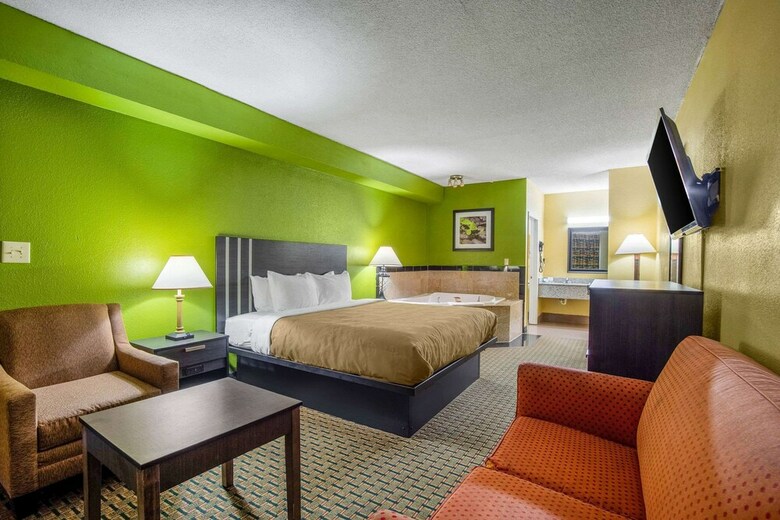 Hotel Quality Inn & Suites