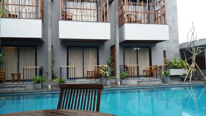 Grand Laguna Hotel & Villa