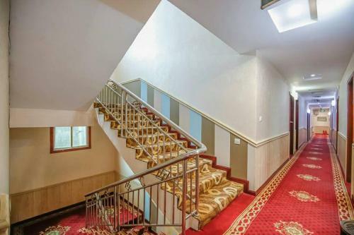 Yuhang Business Hotel