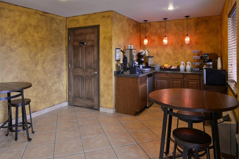 Motel Americas Best Value Inn & Suites University Ave