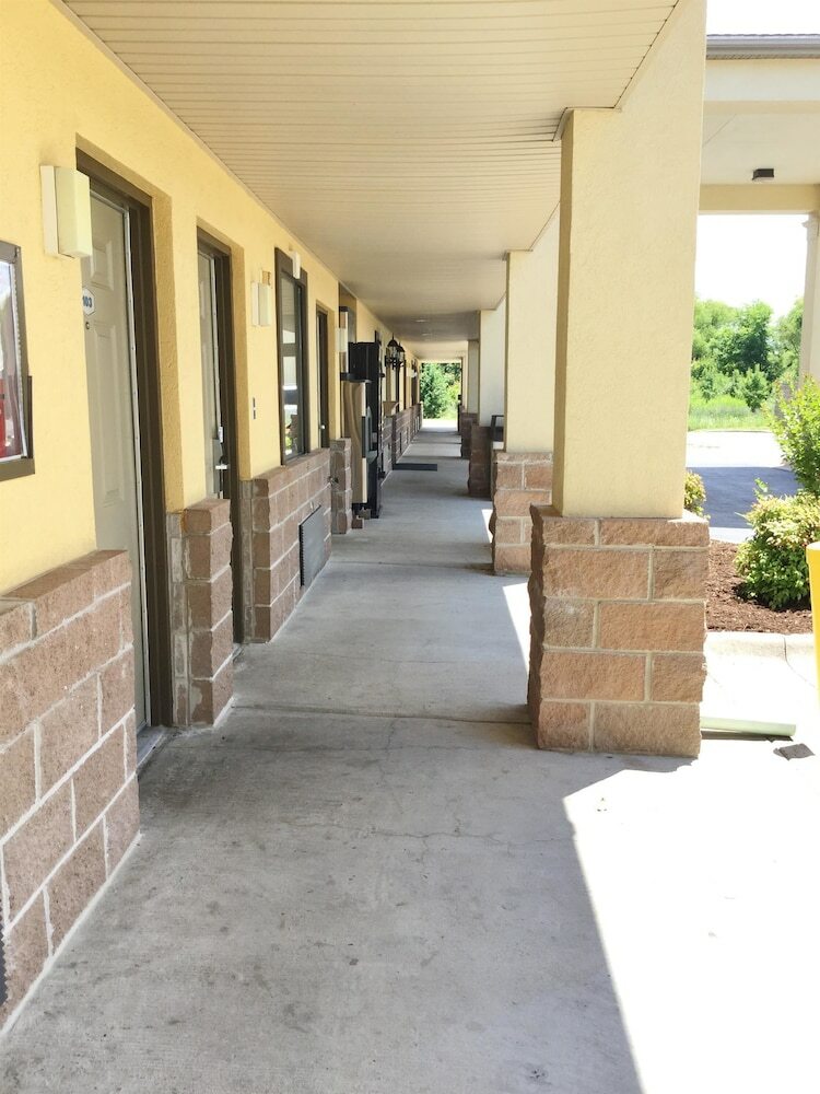 Motel Americas Best Value Inn & Suites University Ave