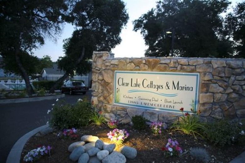 Clear Lake Cottages & Marina