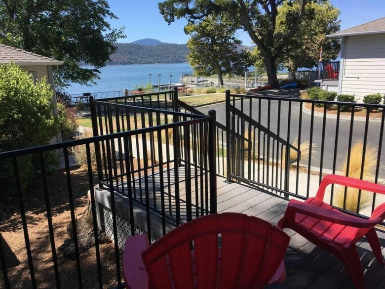Clear Lake Cottages & Marina