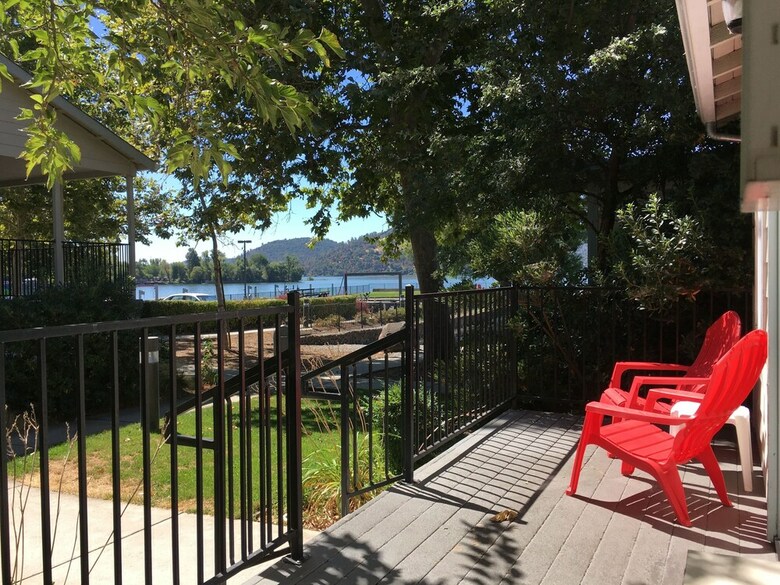 Clear Lake Cottages & Marina