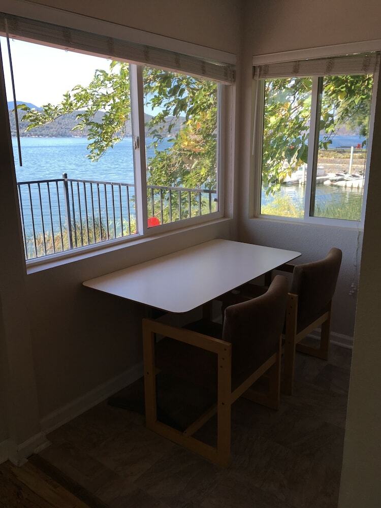 Clear Lake Cottages & Marina
