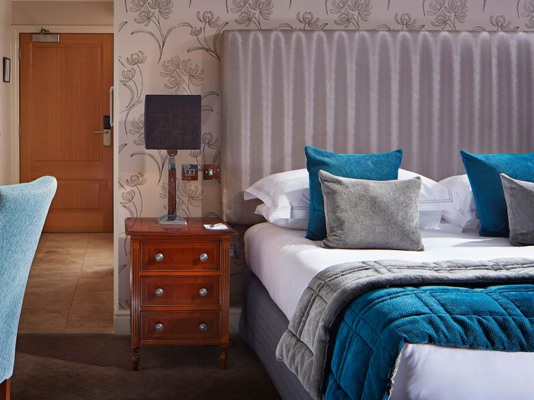 Barnett Hill - Luxury Hotel