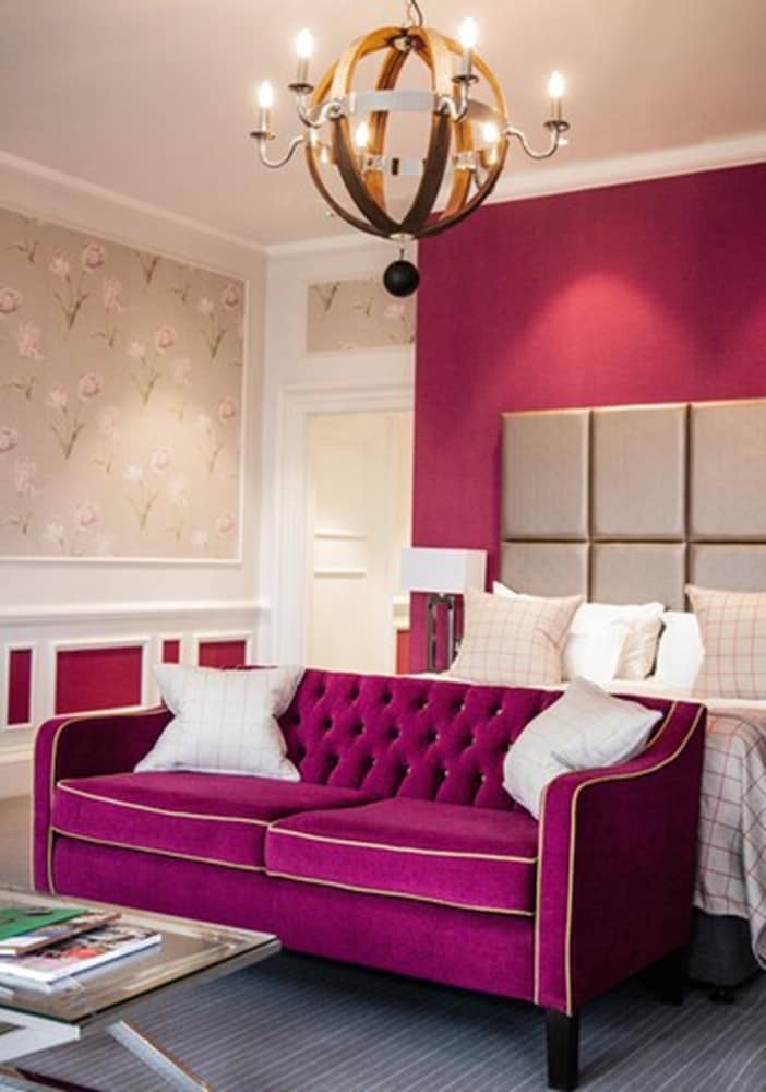 Barnett Hill - Luxury Hotel