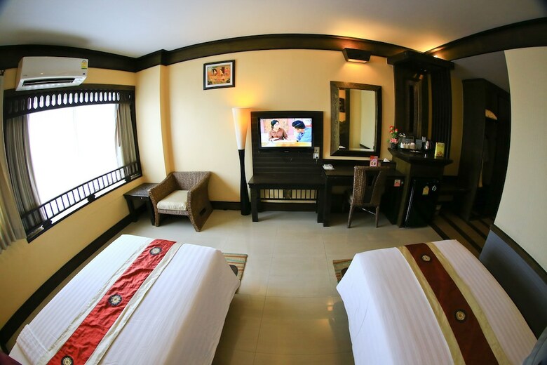 Ruean Phae Royal Park Hotel