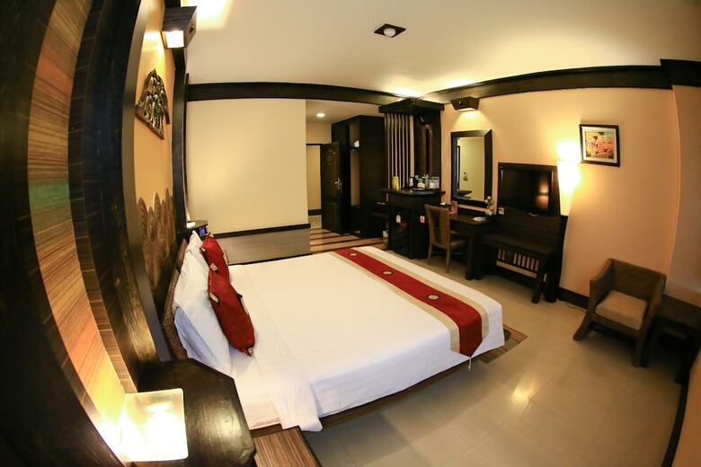 Ruean Phae Royal Park Hotel