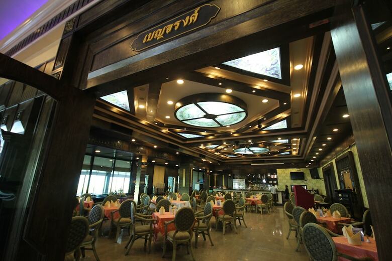 Ruean Phae Royal Park Hotel