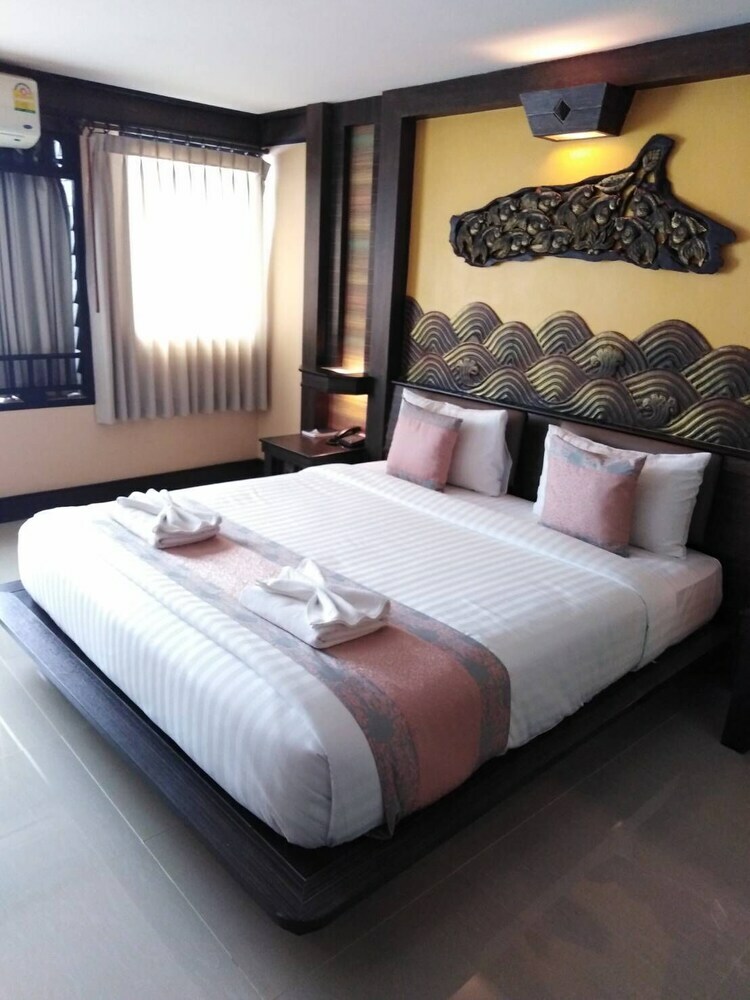Ruean Phae Royal Park Hotel