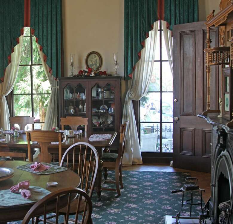 Inn At The Canal Bed & Breakfast