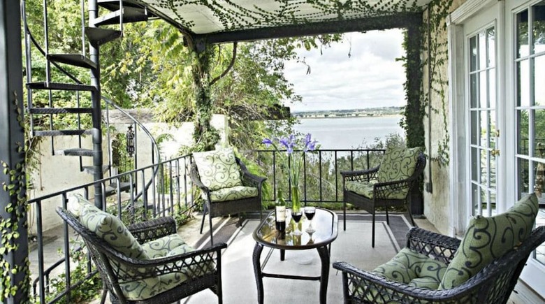 The Lakehouse Bed & Breakfast