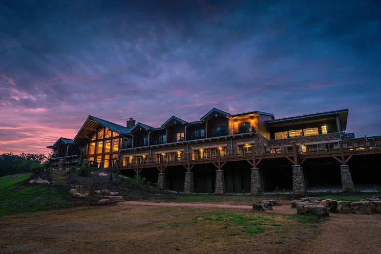 Hotel Echo Bluff State Park