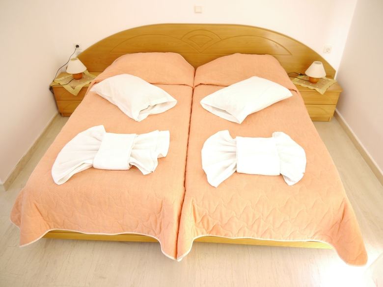 Apartamentos Tria Adelphia