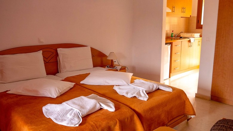 Apartamentos Tria Adelphia