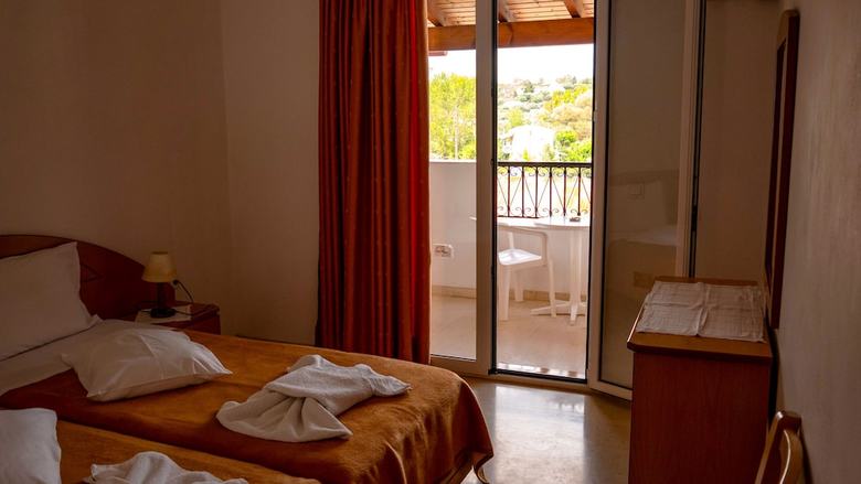 Apartamentos Tria Adelphia