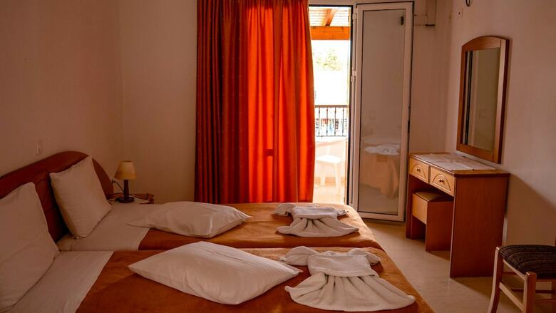 Apartamentos Tria Adelphia