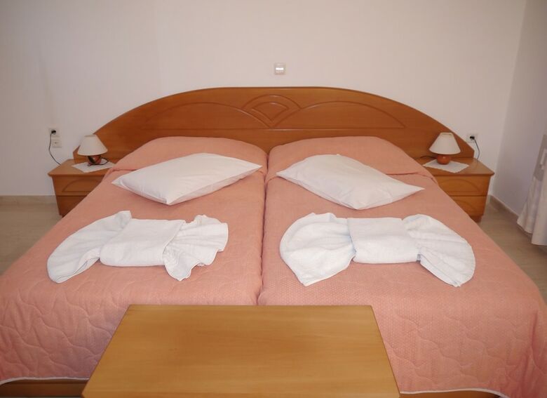 Apartamentos Tria Adelphia