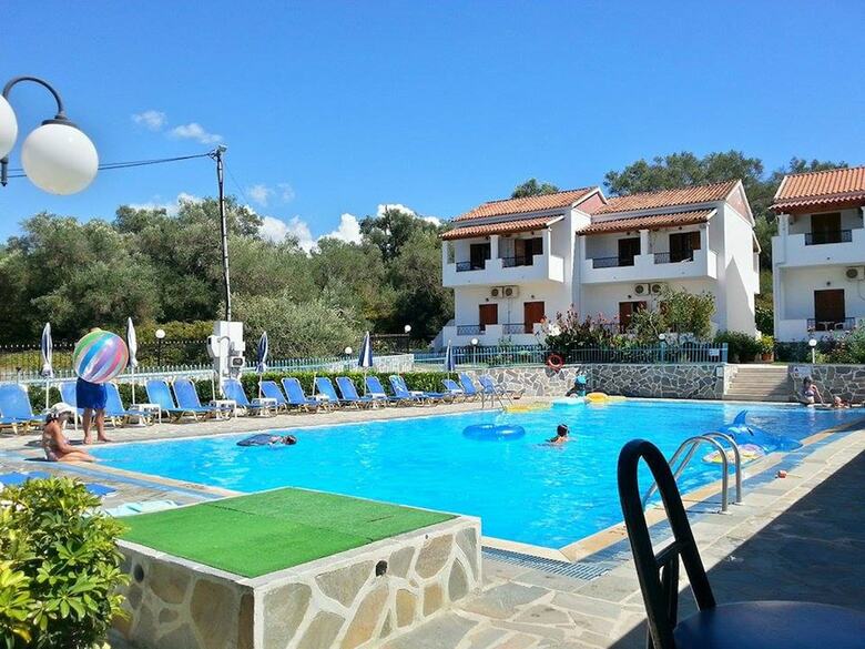 Apartamentos Tria Adelphia