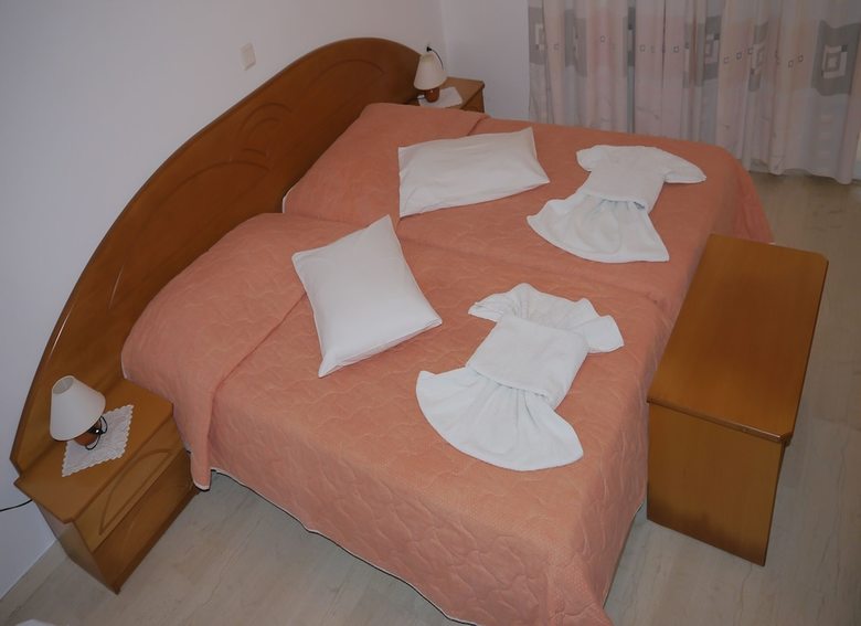 Apartamentos Tria Adelphia