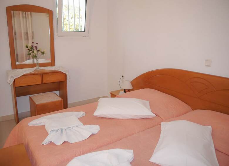Apartamentos Tria Adelphia