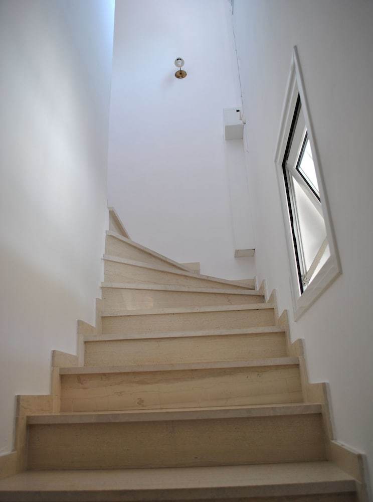Apartamentos Tria Adelphia