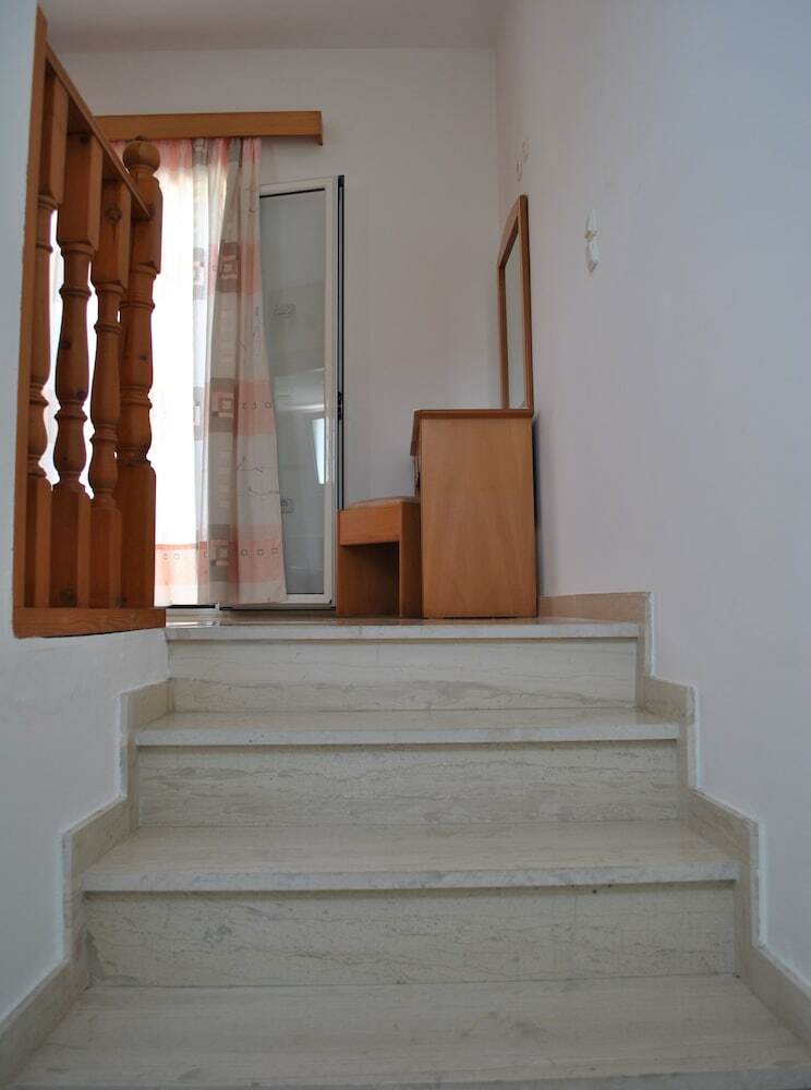 Apartamentos Tria Adelphia