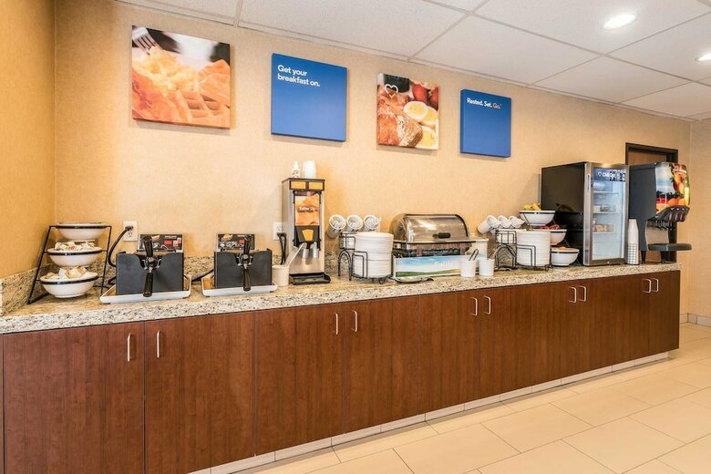 Hotel Comfort Inn & Suites