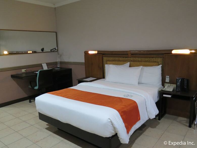 Hotel Batangas Country Club