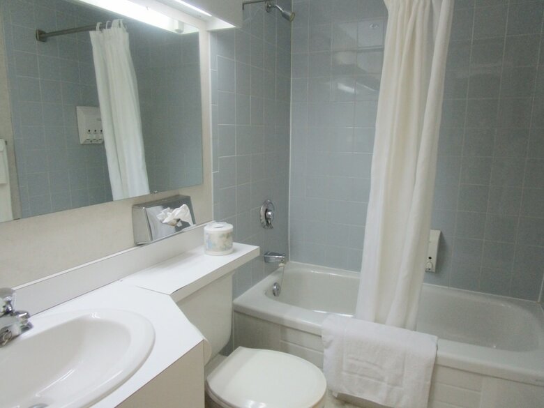Hotel Claymore Inn & Suites