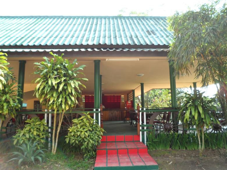 Hotel Khunnam Rimtarn Resort