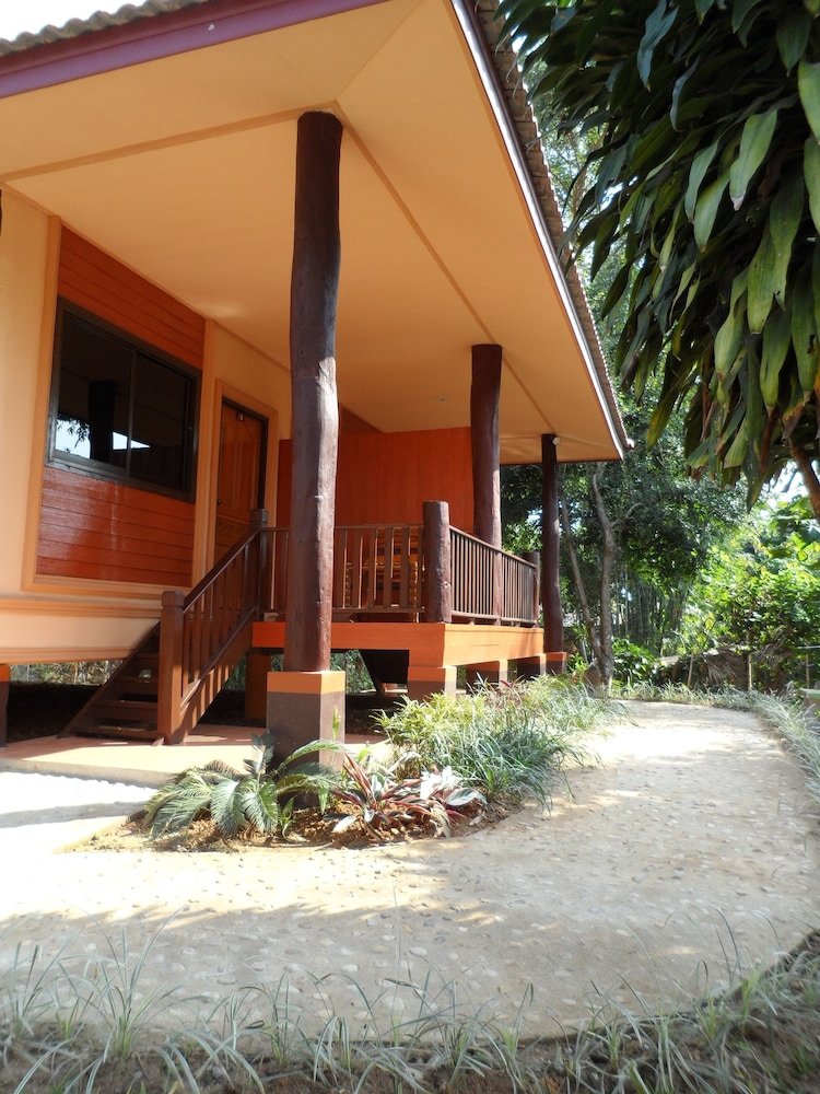 Hotel Khunnam Rimtarn Resort