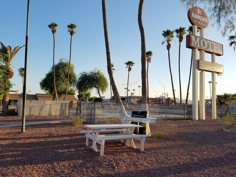 El Rancho Motel