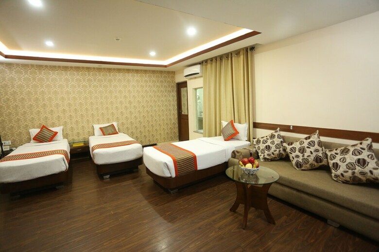 Yellow Pagoda Hotel
