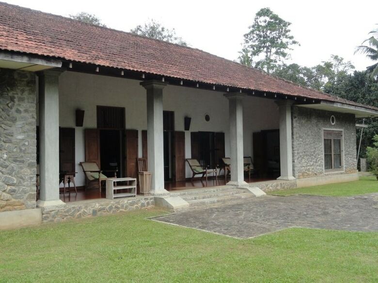 Hotel Serendip Stone Bungalow