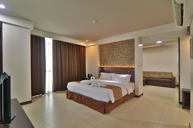 Kew Hotel