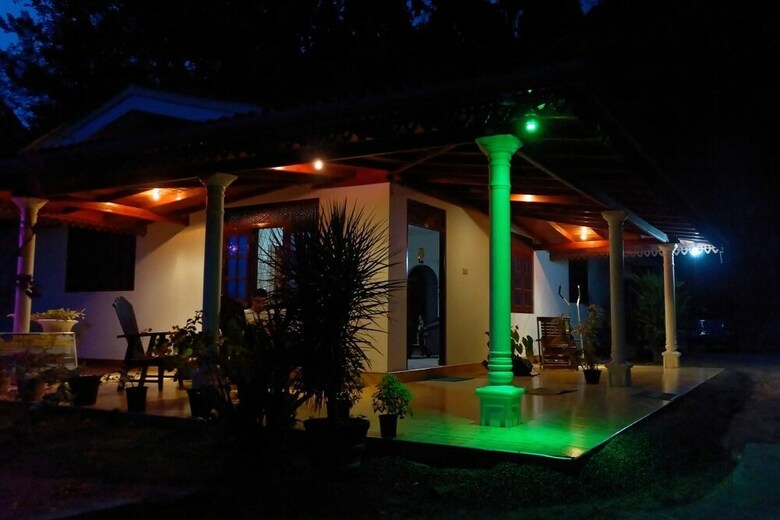 Hotel Damith Tourist Inn