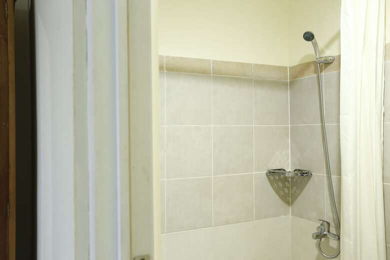 Hotel Reddoorz @ Lebak Bulus Raya 3