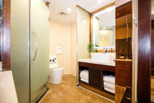Chengdu Panda Prince Culture Hotel