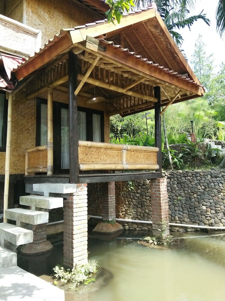 Hotel Bukit Alamanda Resort & Resto