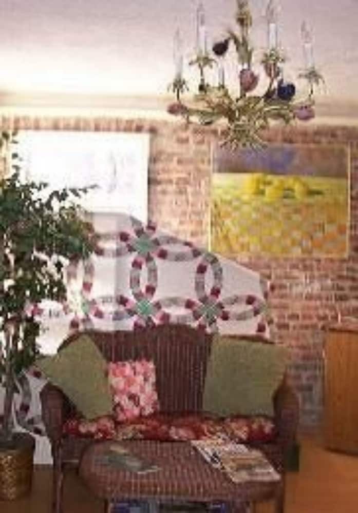 Bed & Breakfast Elkhorn Inn & Theatre