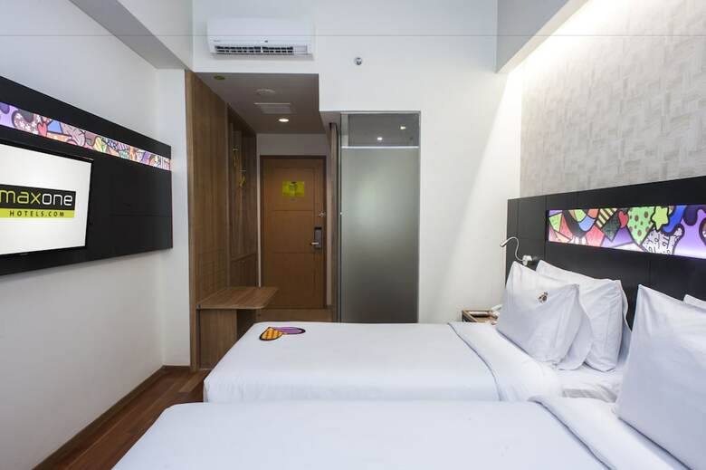 Hotel Maxonehotels At Dharmahusada - Surabaya