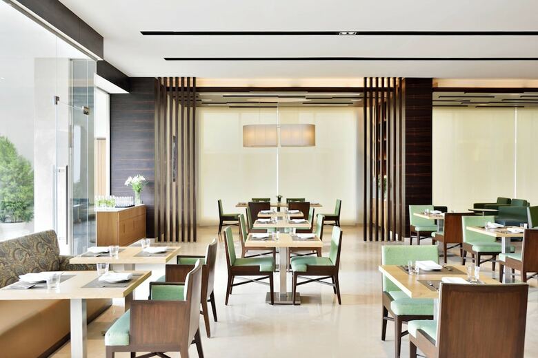 Hotel Fairfield By Marriott Indore